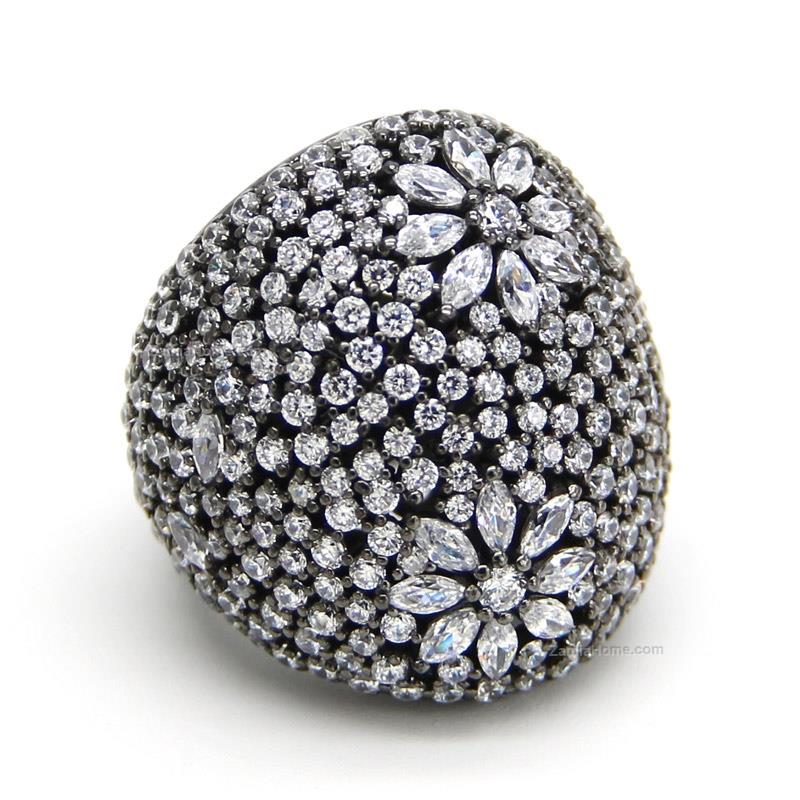 Anello con zirconi