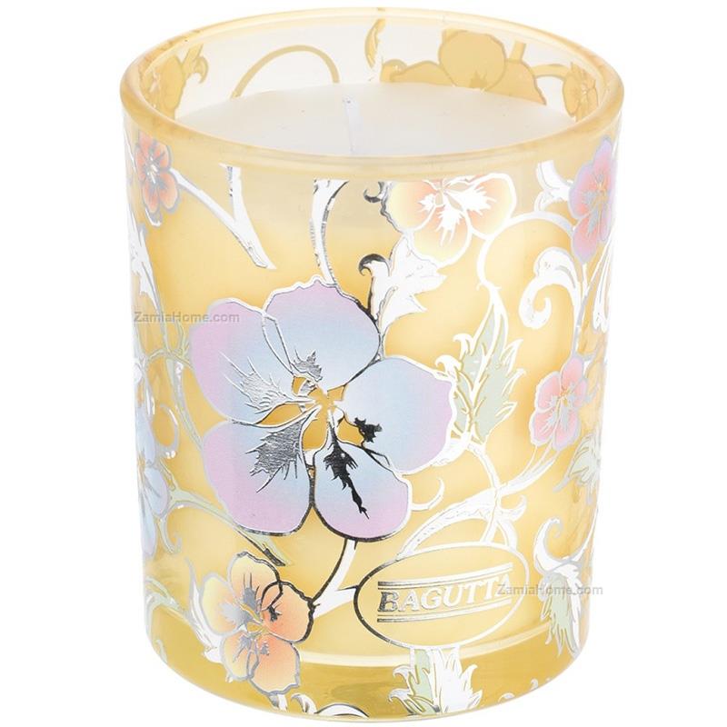Bicchiere fiori con candela profumata