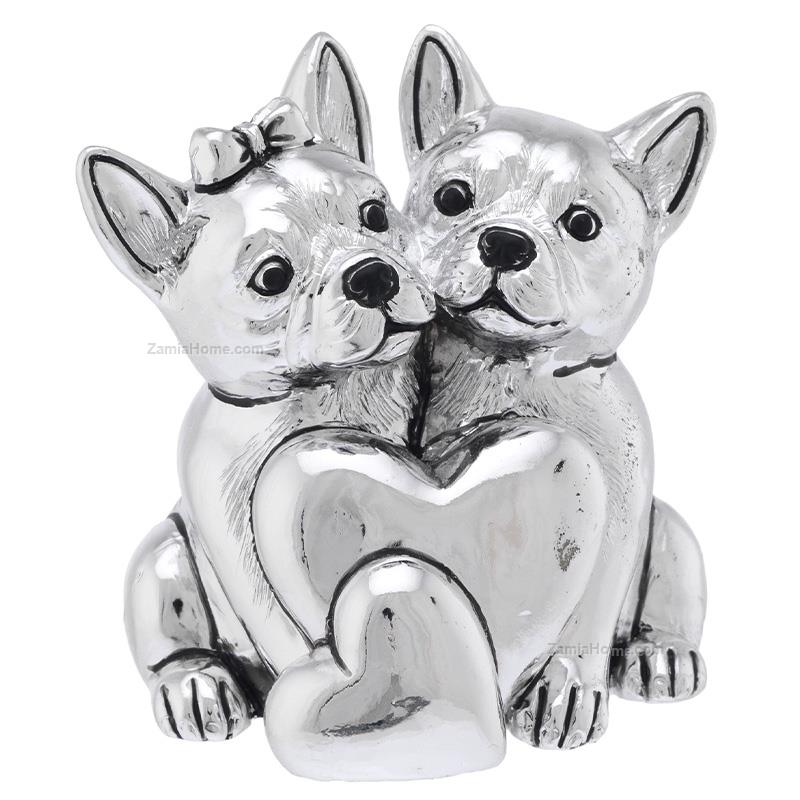 Coppia di bulldog con cuori
