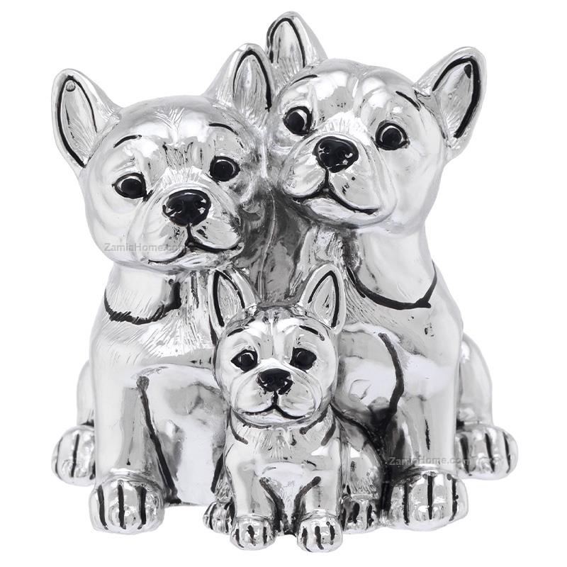 Famiglia di bulldog con cuori