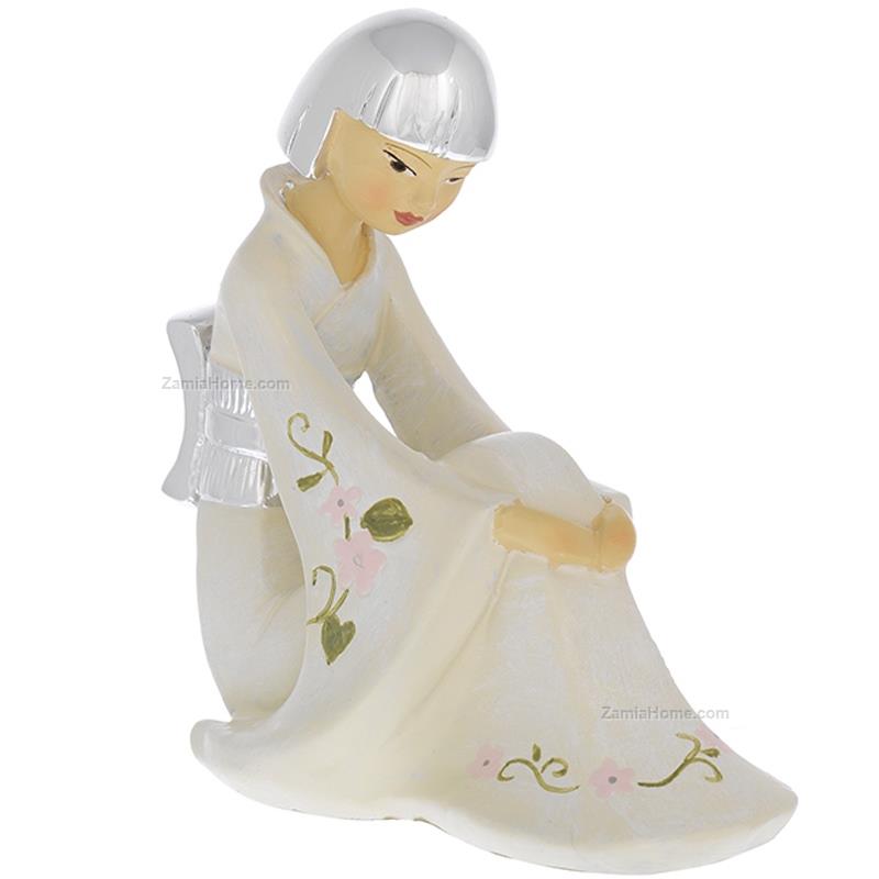 Sitting geisha