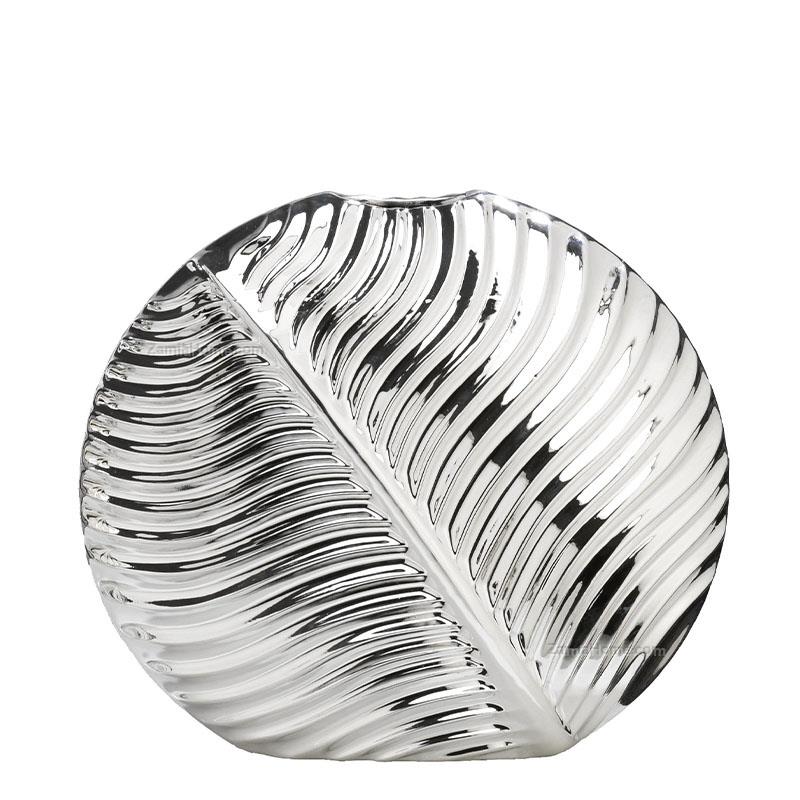Leaf shape vase