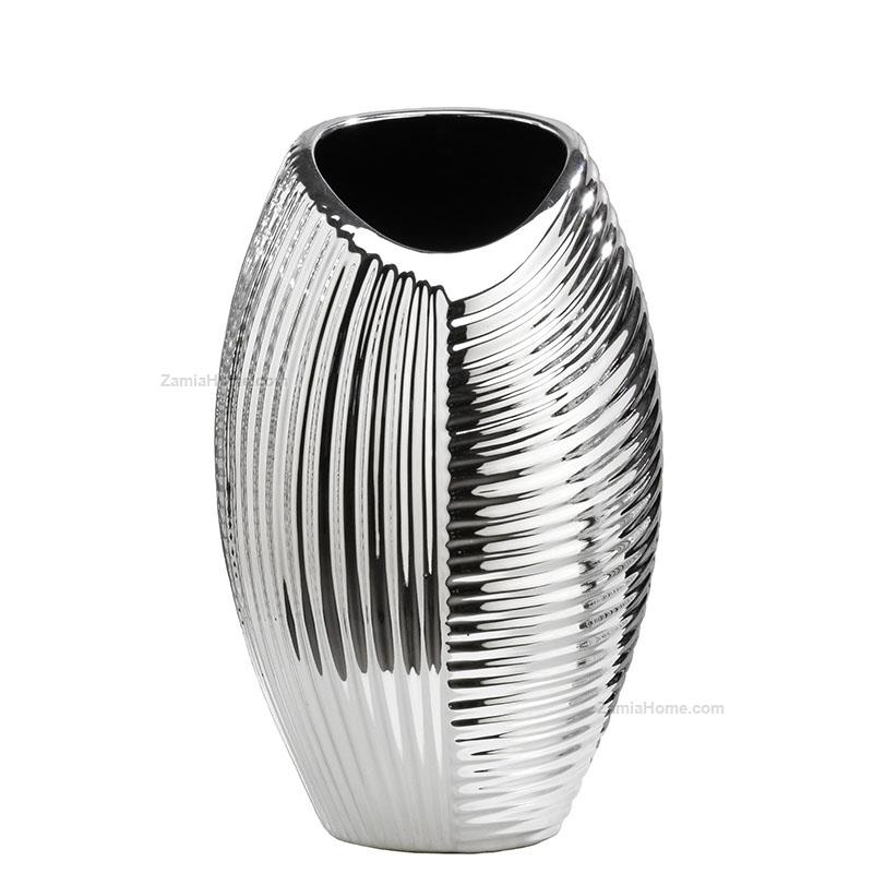 Vase crossed lines