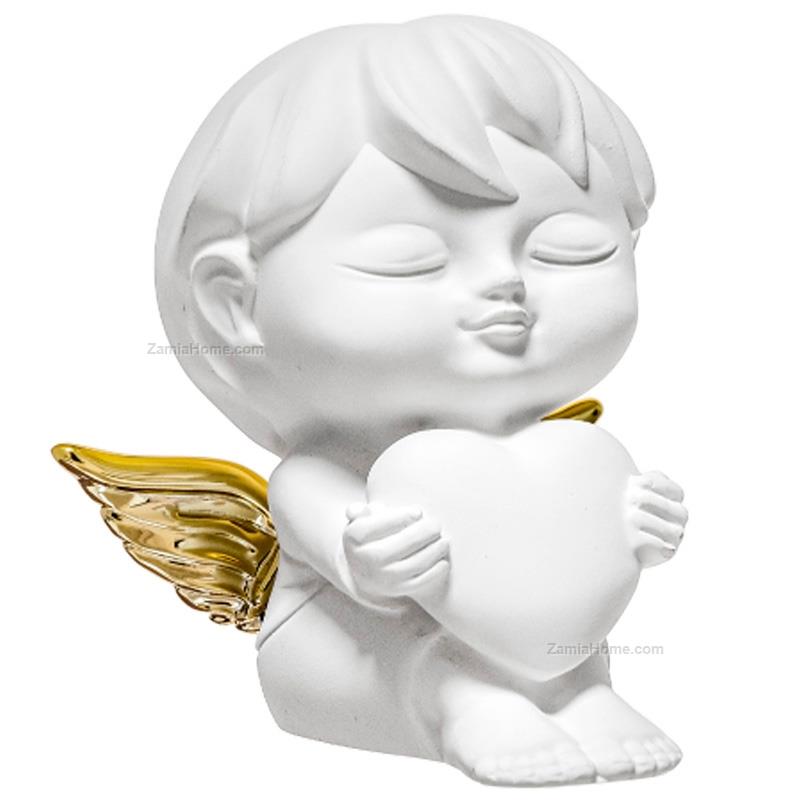Male cherub with heart