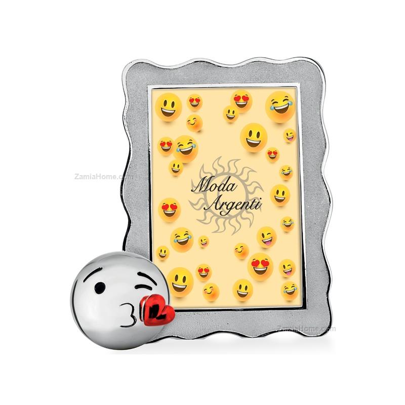 Photoframe emoji blowing kiss