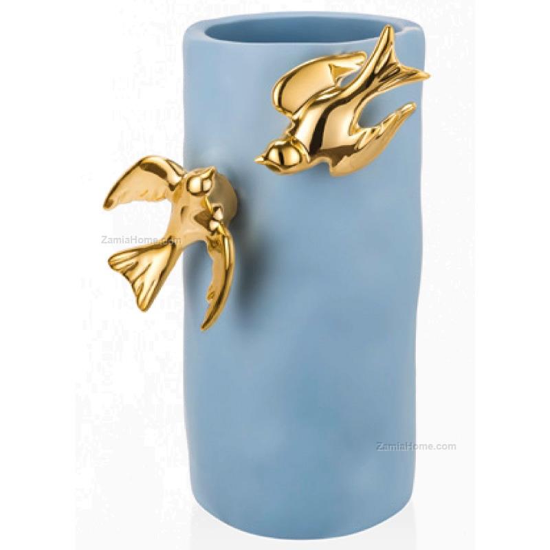 Vase with doves