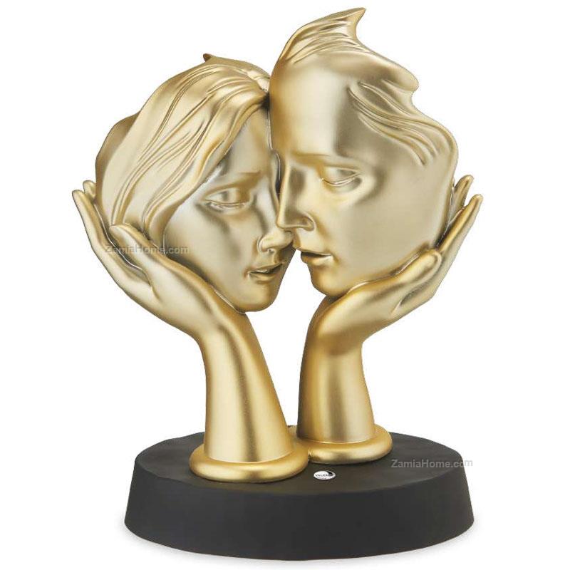 Sculpture the kiss gold